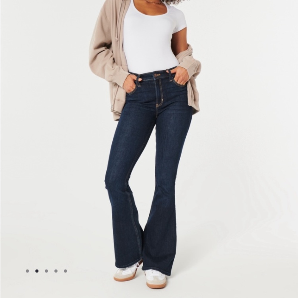 Hollister Flare Jeans (High rise dark wash)